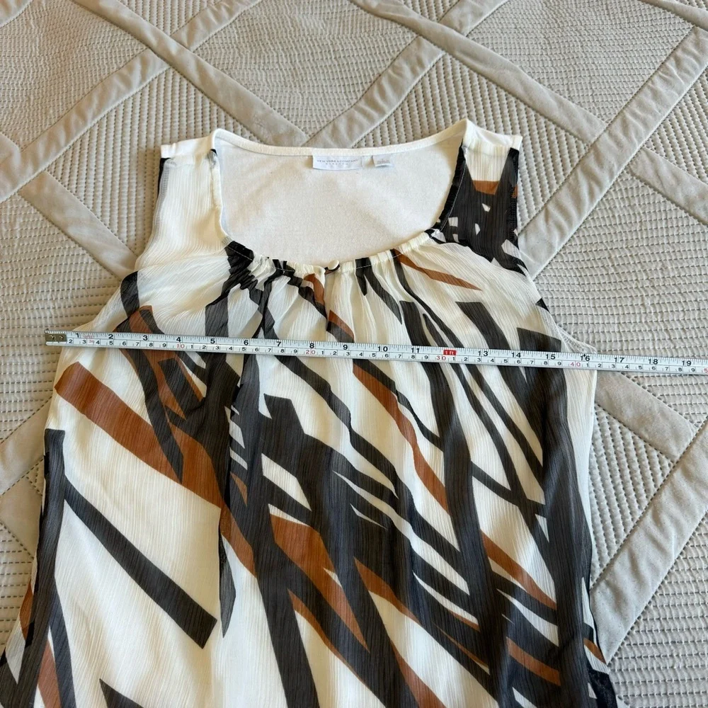 2/$10 New York & Co Tank w/ chiffon overlay Sz S white black & brown pattern - Picture 5 of 9